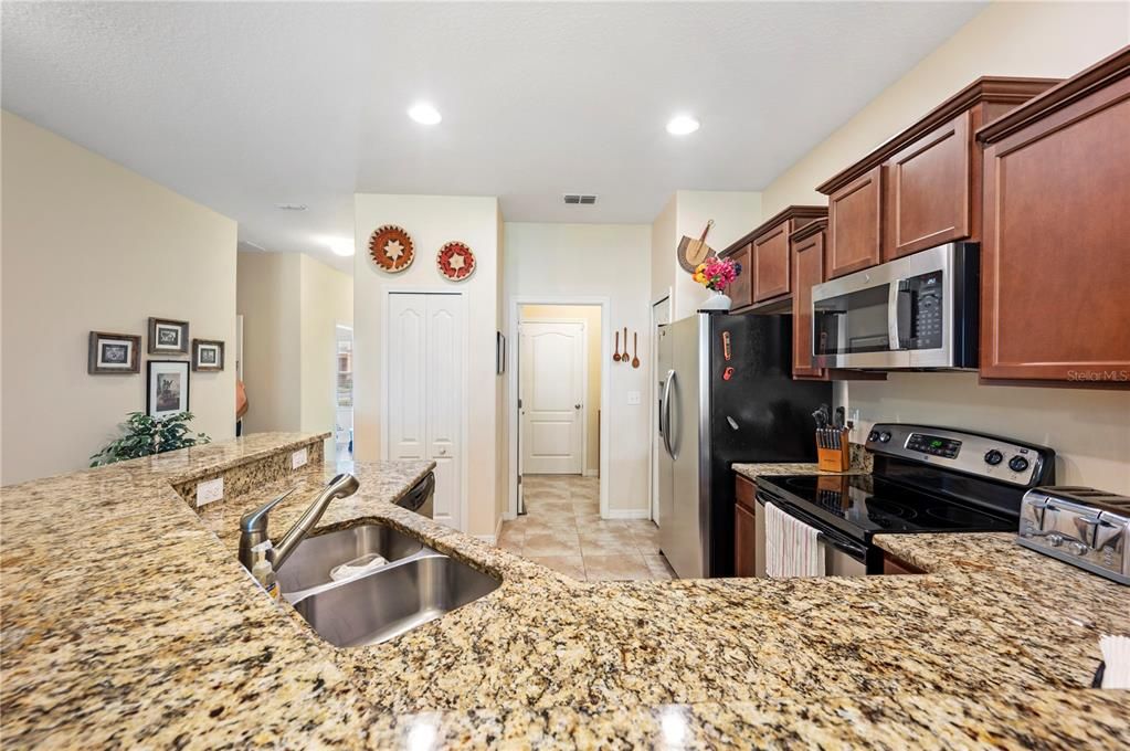 Active With Contract: $239,900 (2 beds, 2 baths, 1418 Square Feet)