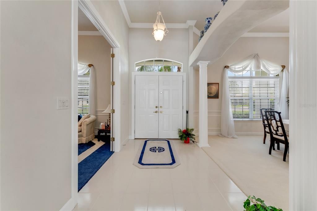 Full kitchen, Granite countertops, Intercom, built in desk, walk in pantry , under counter lighting