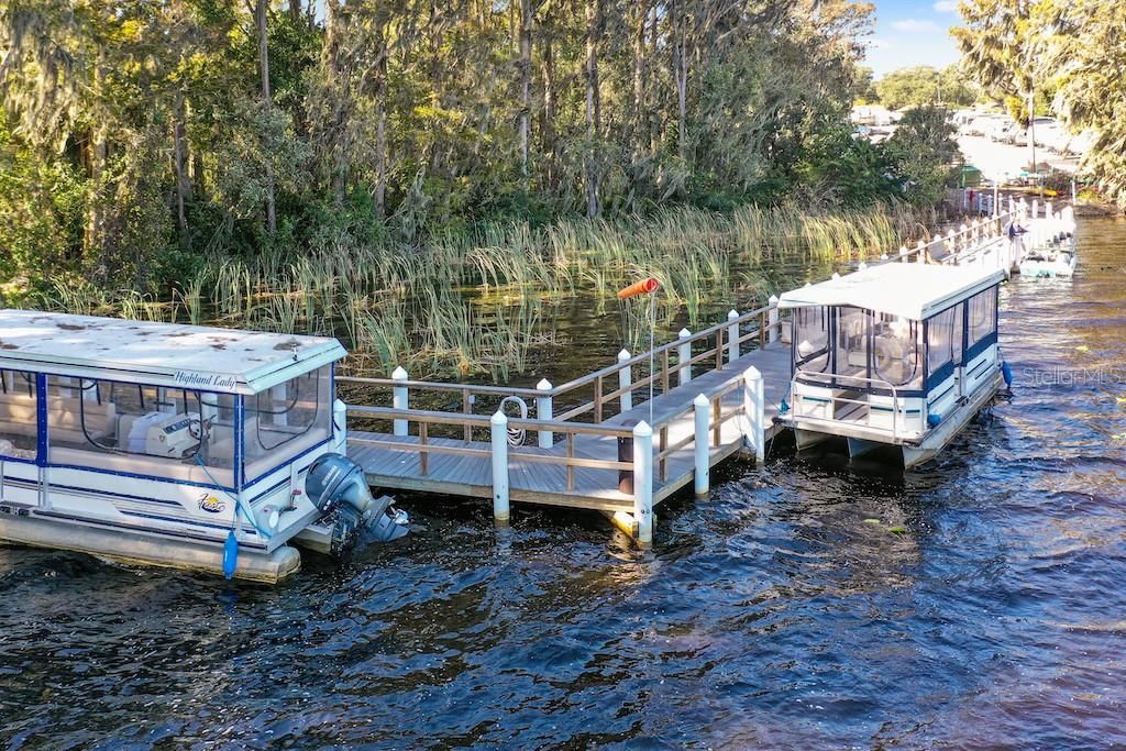 Highland Lakes Pontoon boats for lake cruising