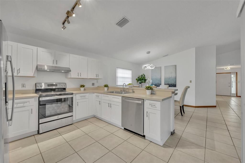 For Sale: $399,000 (3 beds, 2 baths, 1365 Square Feet)