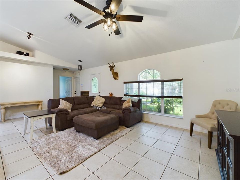 For Sale: $360,000 (3 beds, 2 baths, 1798 Square Feet)