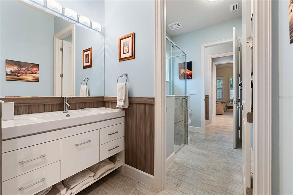 Jack-n-Jill Bathroom w/Custom Vanity & Sink