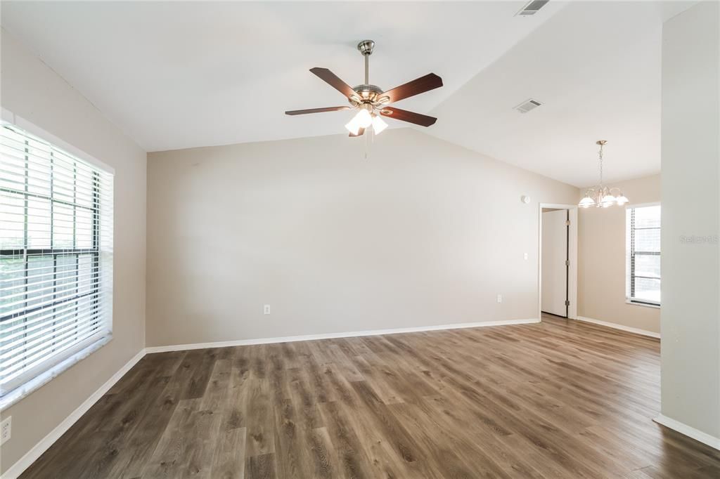 For Rent: $3,110 (3 beds, 2 baths, 1638 Square Feet)