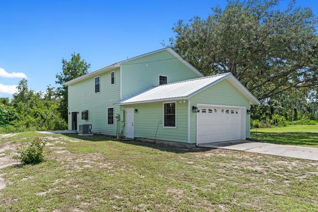 Active With Contract: $299,000 (2 beds, 2 baths, 1590 Square Feet)