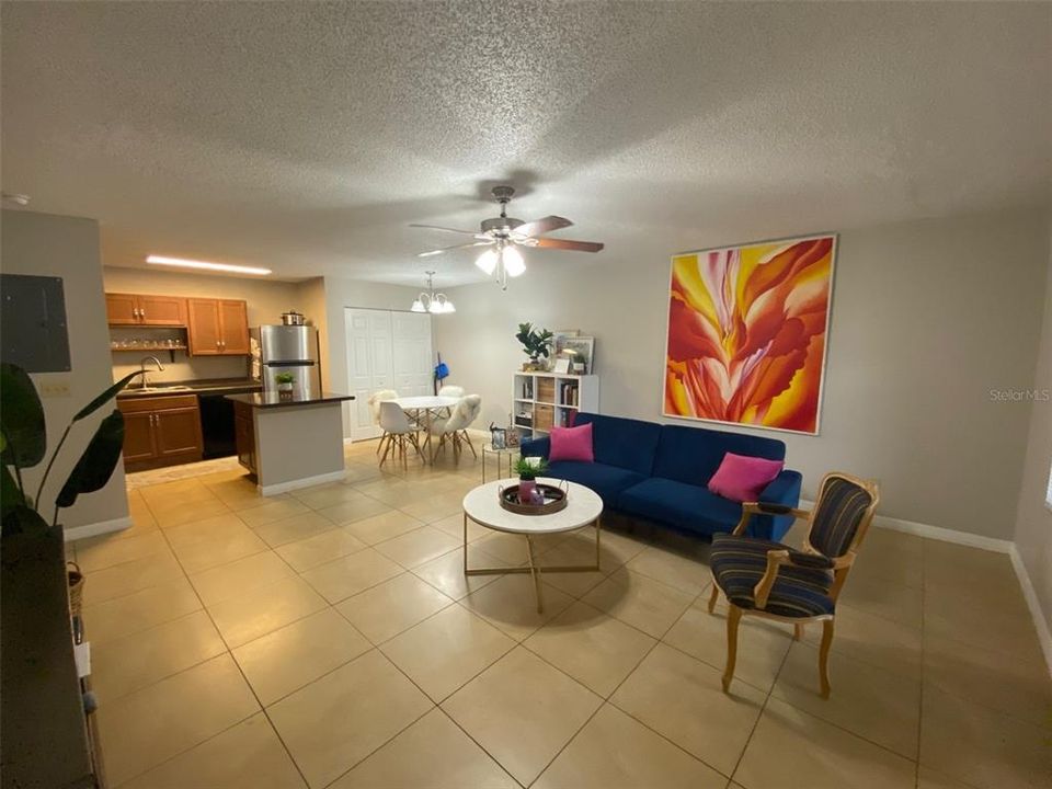 For Rent: $1,395 (2 beds, 1 baths, 867 Square Feet)