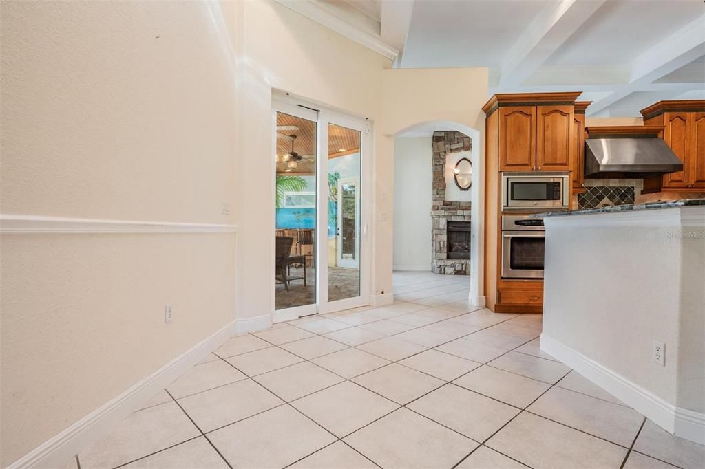 Kitchen/Breakfast Nook