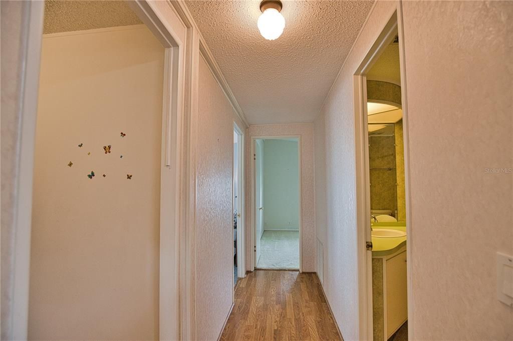 For Sale: $190,000 (2 beds, 2 baths, 1552 Square Feet)