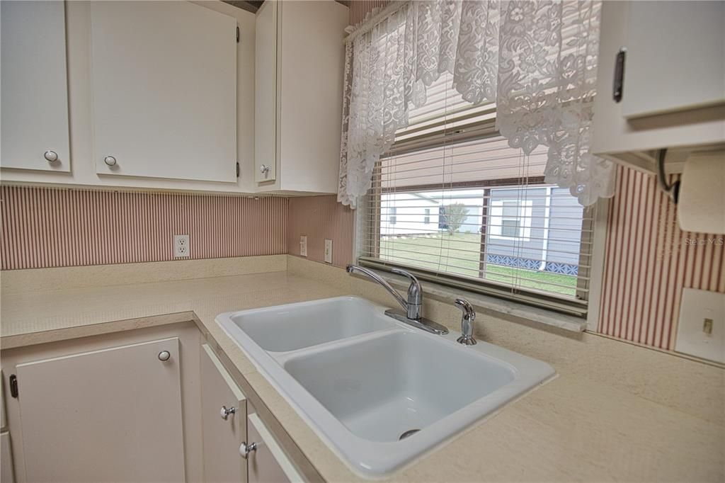 For Sale: $190,000 (2 beds, 2 baths, 1552 Square Feet)