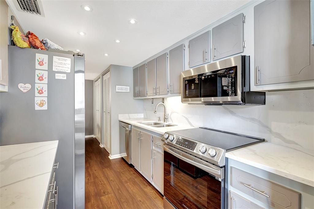 For Sale: $450,000 (2 beds, 2 baths, 1350 Square Feet)