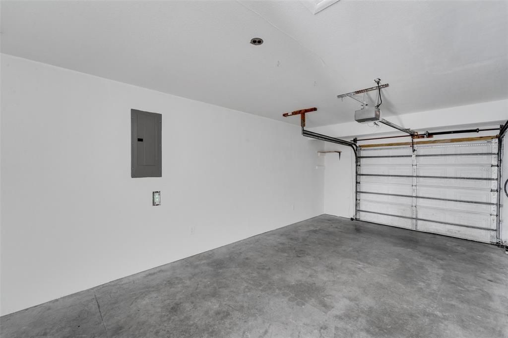 Active With Contract: $279,900 (3 beds, 2 baths, 1319 Square Feet)