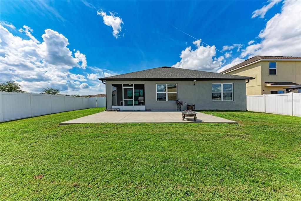 Huge Privacy Fenced Back Yard