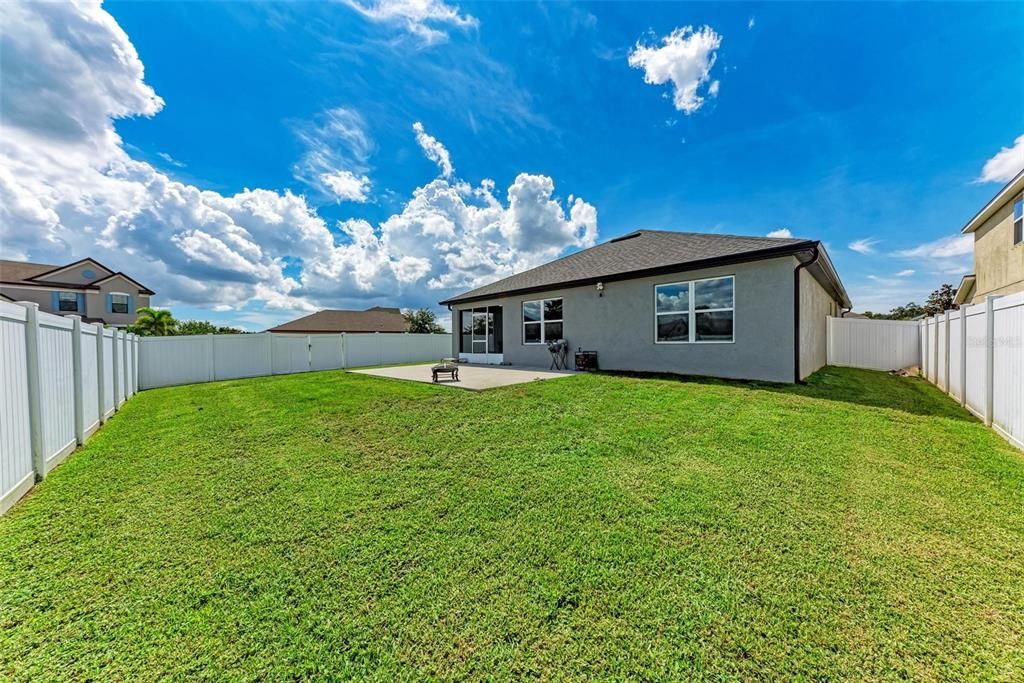 Huge Privacy Fenced Back Yard