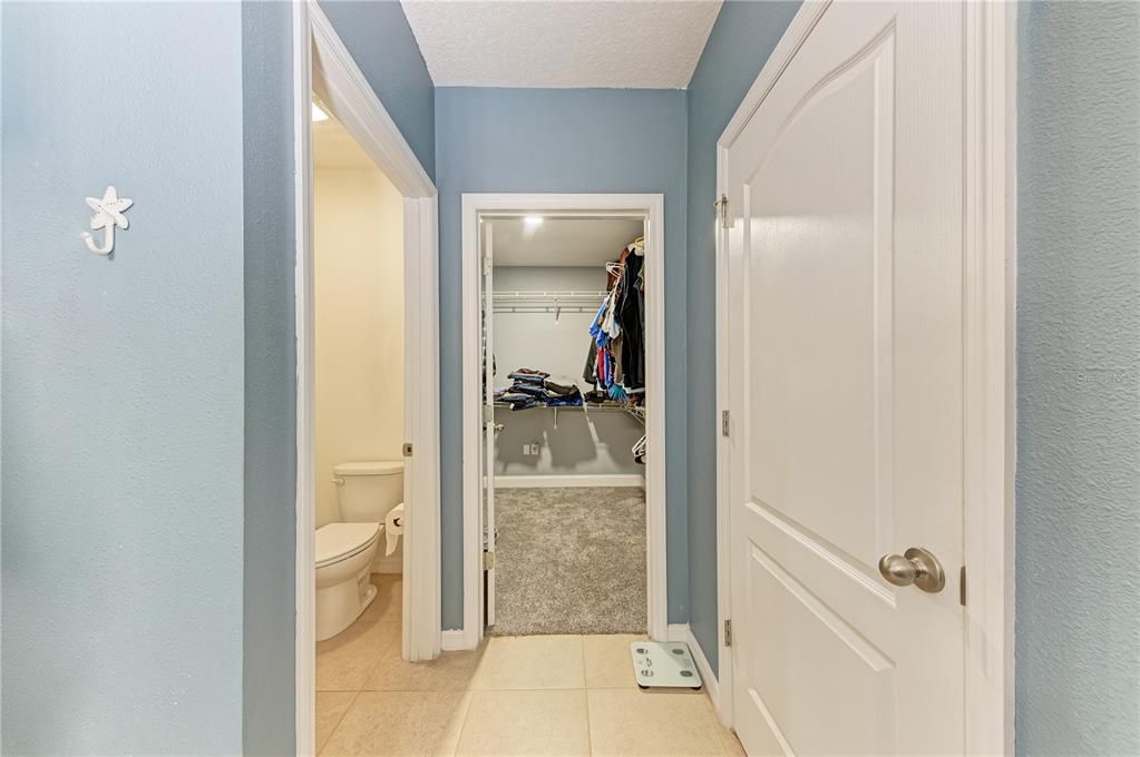 Primary En Suite Bath/Water Closet/Primary Walk In Closet