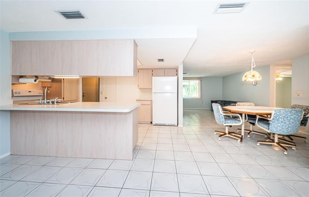 For Sale: $300,000 (2 beds, 2 baths, 1453 Square Feet)