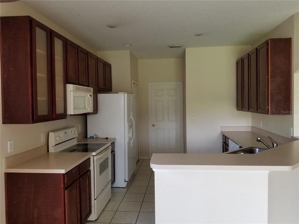 For Rent: $2,400 (3 beds, 2 baths, 1848 Square Feet)