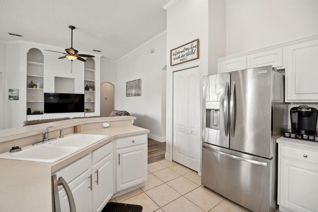 Active With Contract: $630,000 (4 beds, 2 baths, 2137 Square Feet)