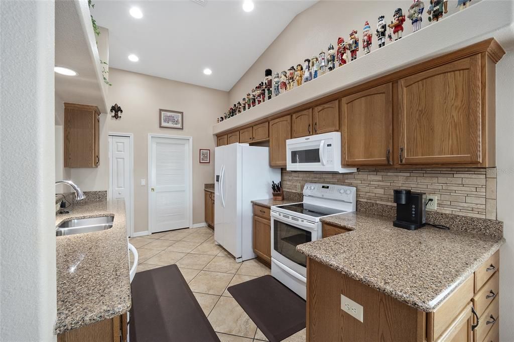 For Sale: $309,900 (3 beds, 2 baths, 1869 Square Feet)