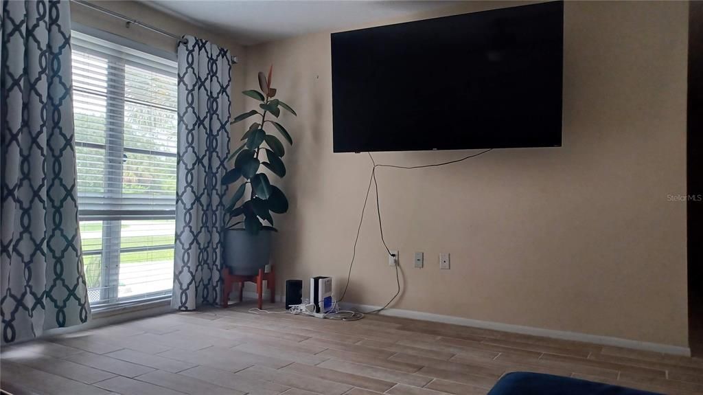 For Sale: $384,888 (3 beds, 2 baths, 1526 Square Feet)