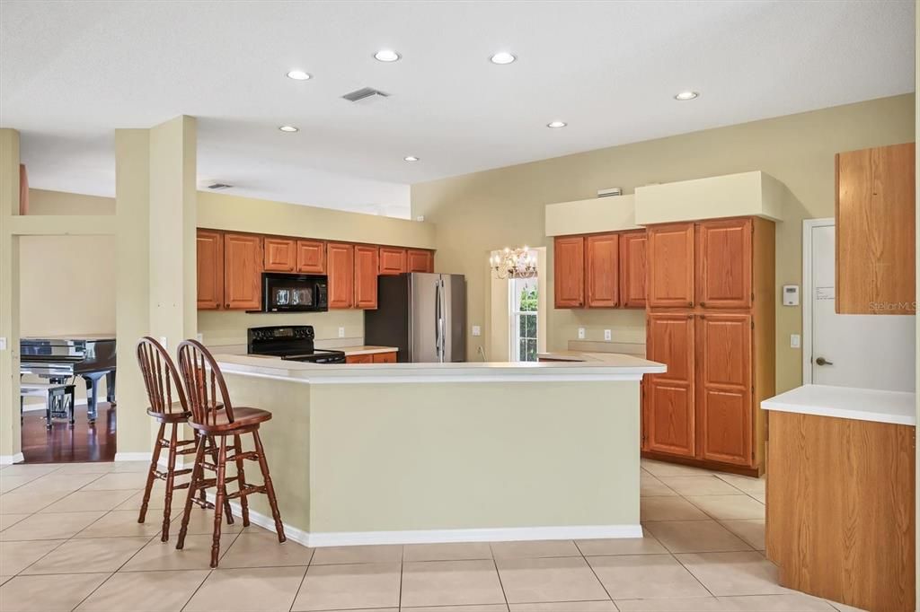 For Sale: $689,000 (4 beds, 2 baths, 2337 Square Feet)