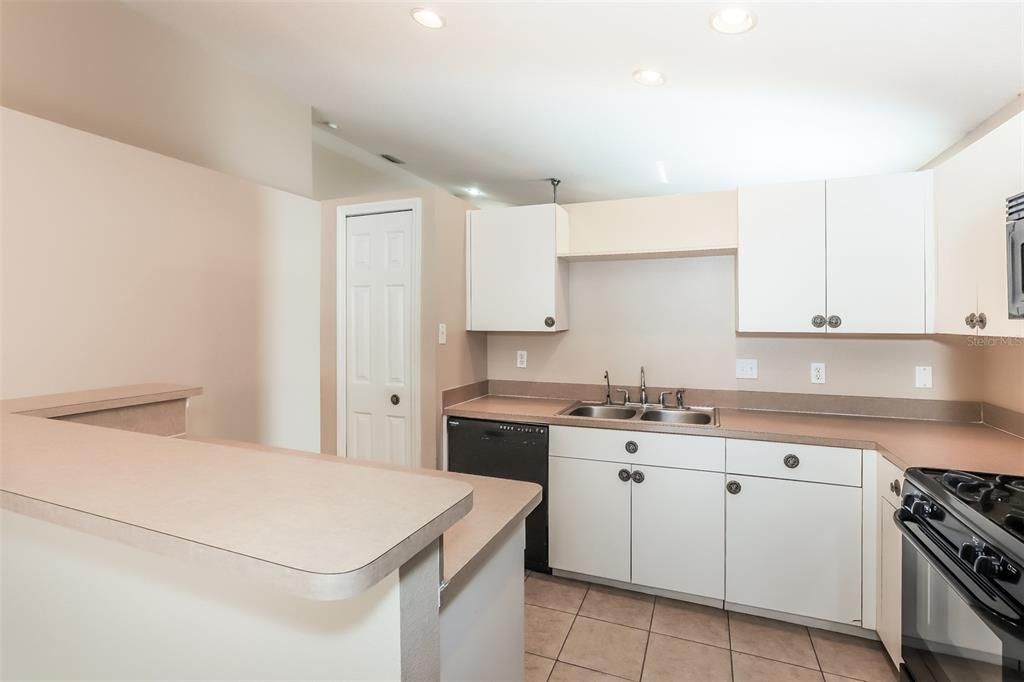 For Sale: $324,900 (3 beds, 2 baths, 1705 Square Feet)