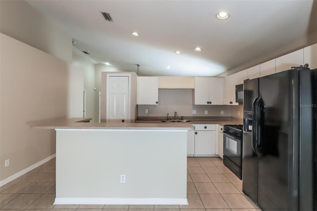 For Sale: $324,900 (3 beds, 2 baths, 1705 Square Feet)