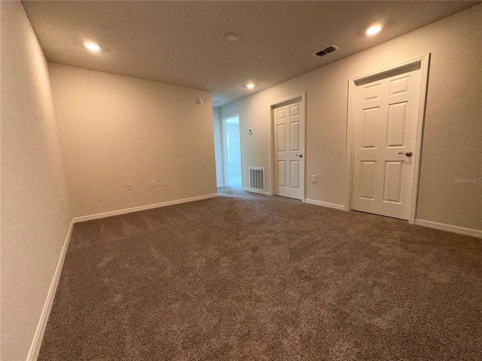 For Rent: $2,195 (3 beds, 2 baths, 1705 Square Feet)