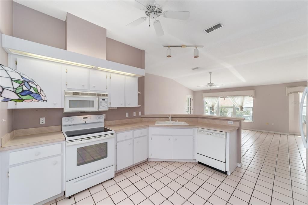 For Sale: $268,750 (2 beds, 2 baths, 1640 Square Feet)