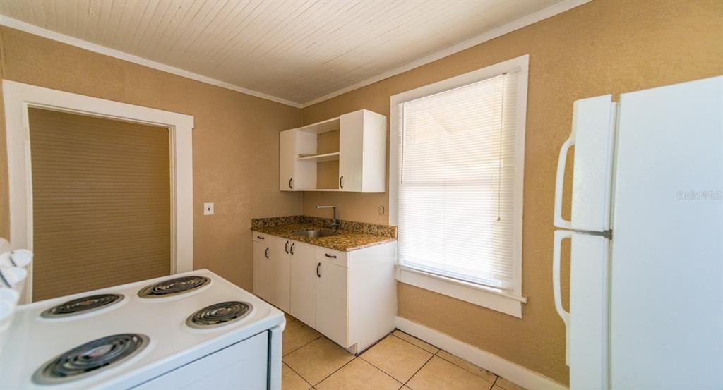 For Rent: $1,200 (2 beds, 1 baths, 564 Square Feet)