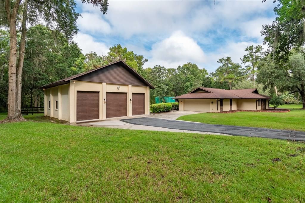 For Sale: $850,000 (4 beds, 2 baths, 3216 Square Feet)