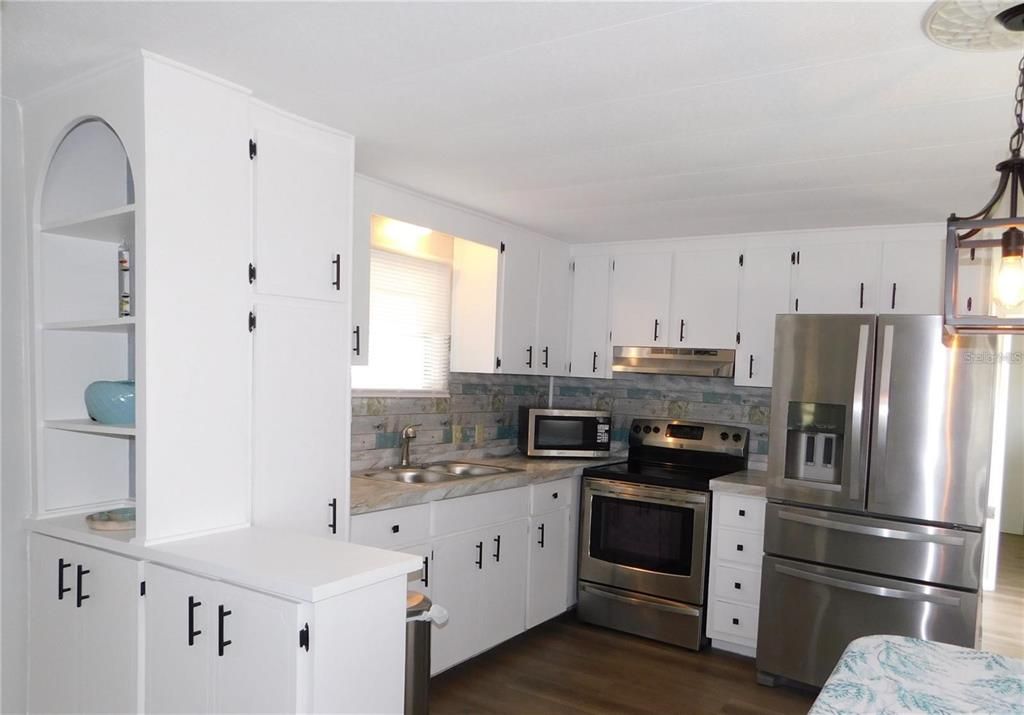 For Rent: $1,650 (2 beds, 1 baths, 672 Square Feet)