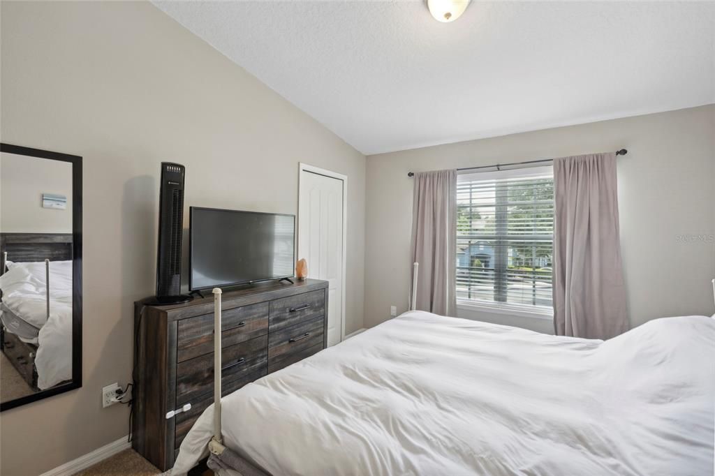 For Sale: $240,000 (2 beds, 2 baths, 1056 Square Feet)