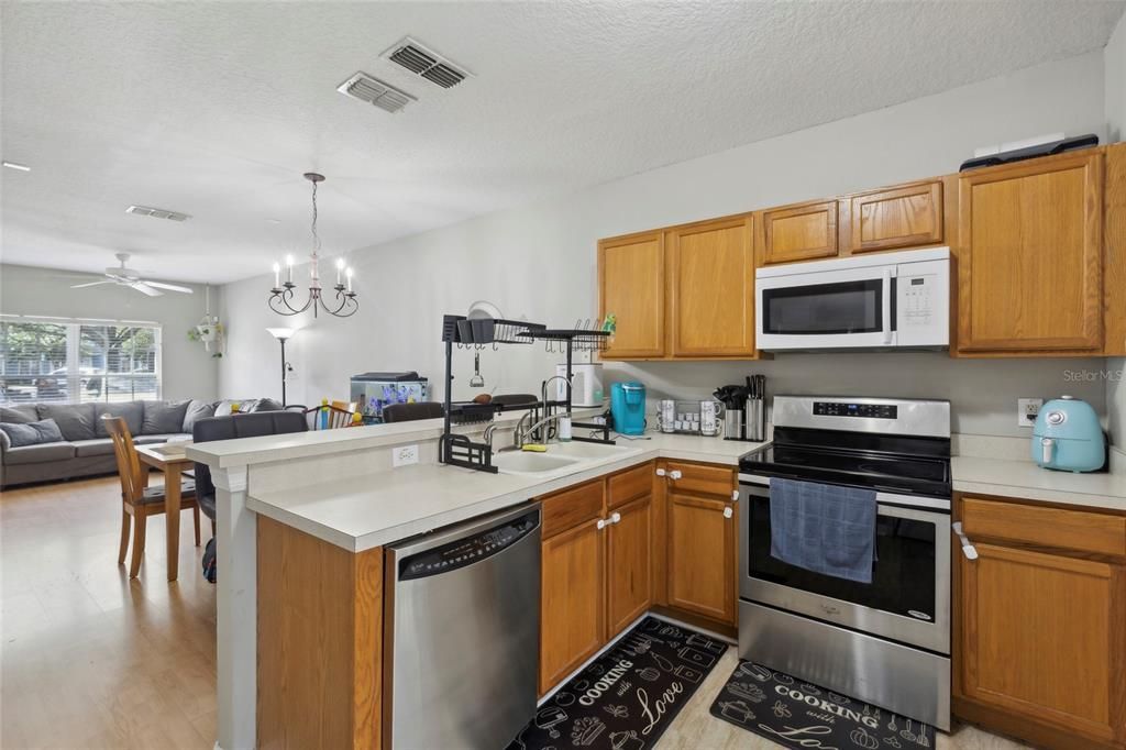 For Sale: $240,000 (2 beds, 2 baths, 1056 Square Feet)