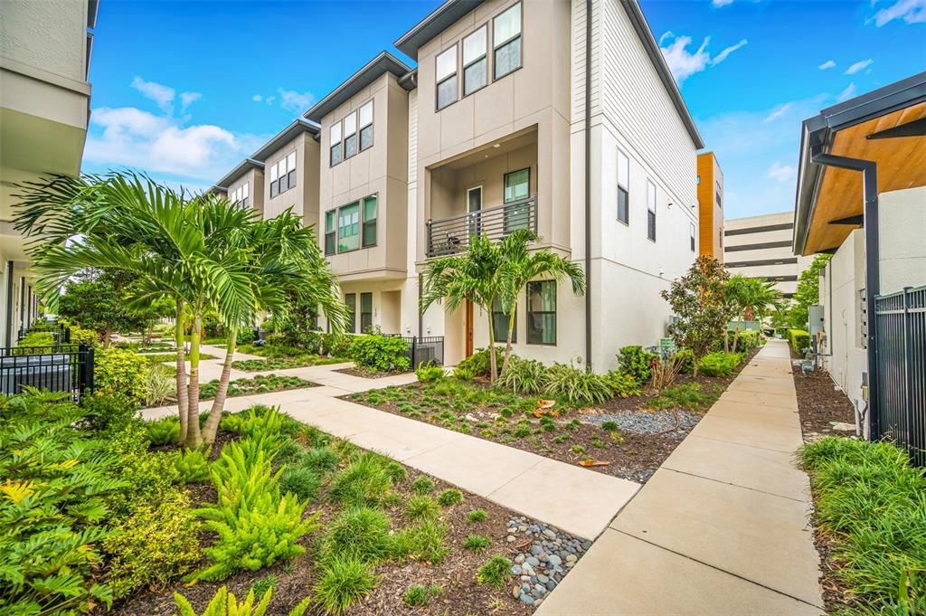 Active With Contract: $2,995 (3 beds, 3 baths, 1505 Square Feet)