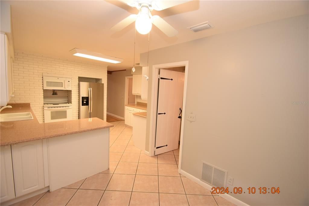 For Rent: $3,895 (3 beds, 3 baths, 2660 Square Feet)