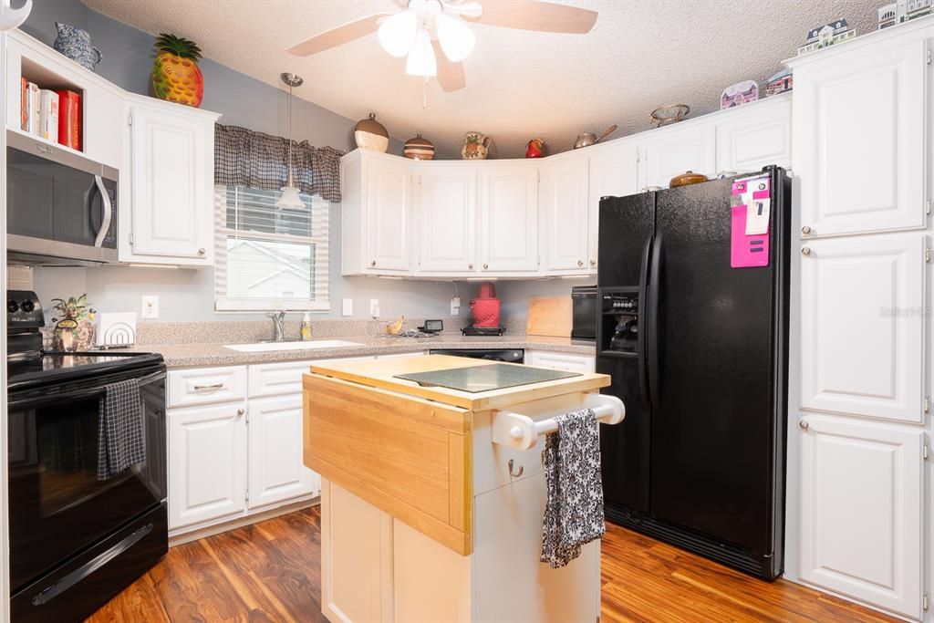 For Sale: $245,000 (2 beds, 2 baths, 1144 Square Feet)