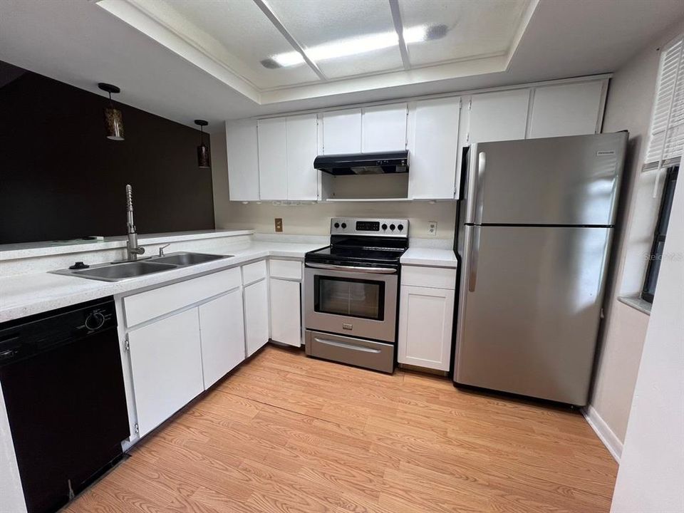 For Rent: $1,700 (2 beds, 2 baths, 935 Square Feet)