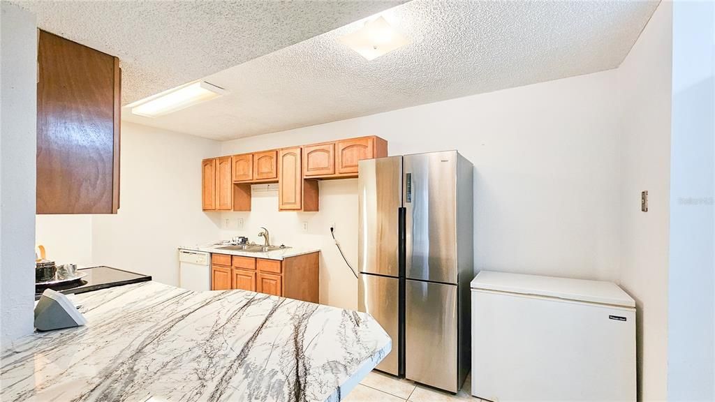 For Sale: $155,000 (2 beds, 2 baths, 833 Square Feet)