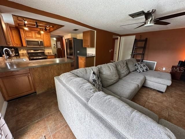 For Sale: $308,500 (3 beds, 2 baths, 1500 Square Feet)