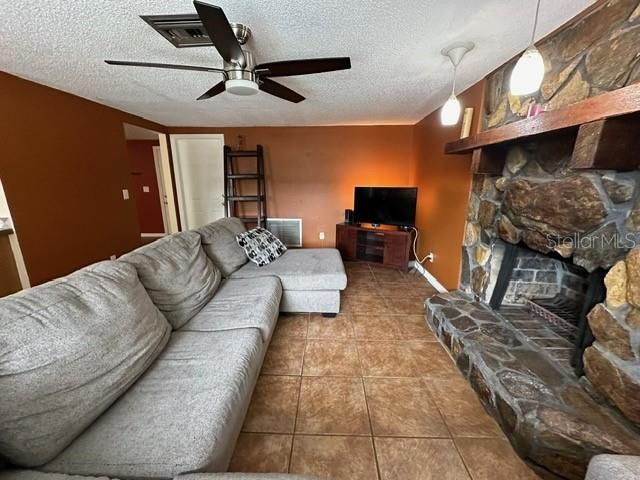 For Sale: $308,500 (3 beds, 2 baths, 1500 Square Feet)