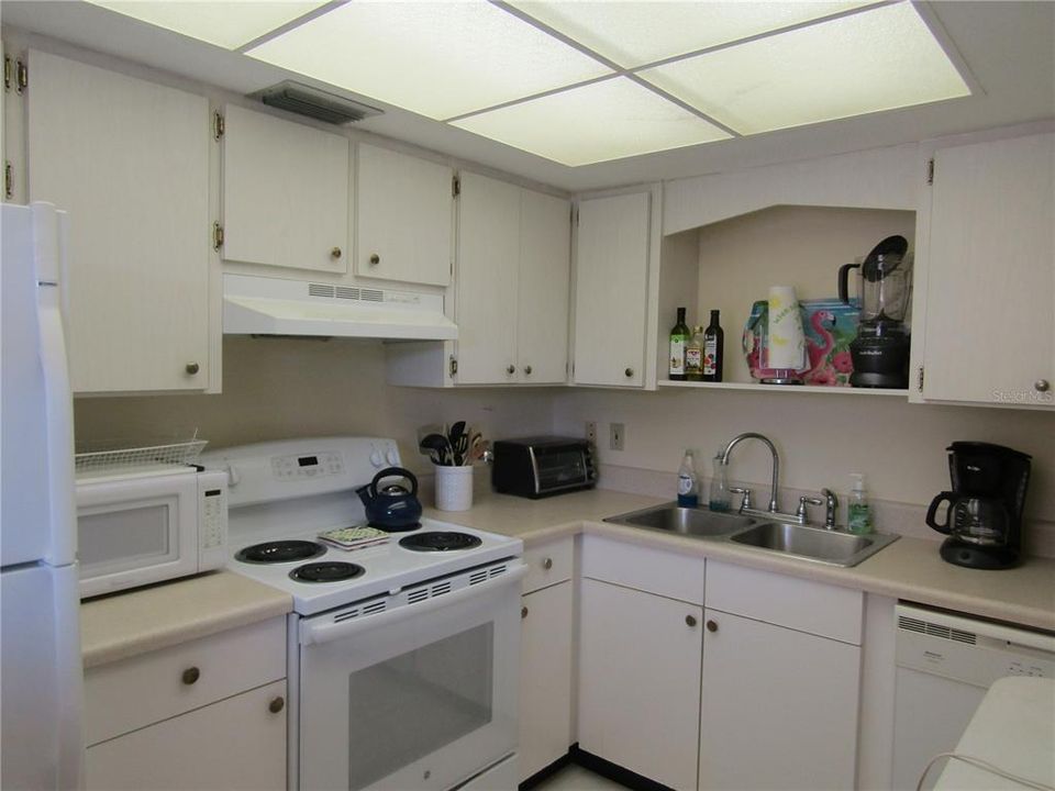 For Rent: $2,000 (2 beds, 2 baths, 793 Square Feet)