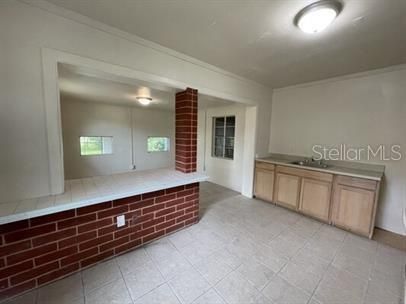 For Rent: $1,100 (3 beds, 1 baths, 1442 Square Feet)