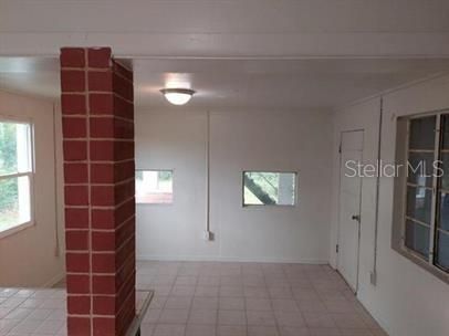 For Rent: $1,100 (3 beds, 1 baths, 1442 Square Feet)