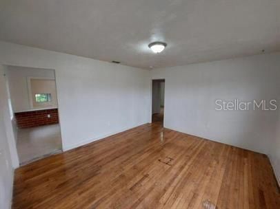 For Rent: $1,100 (3 beds, 1 baths, 1442 Square Feet)