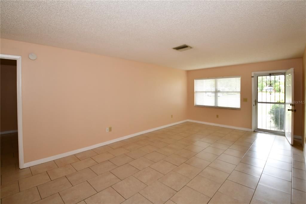 Active With Contract: $2,450 (3 beds, 2 baths, 1627 Square Feet)