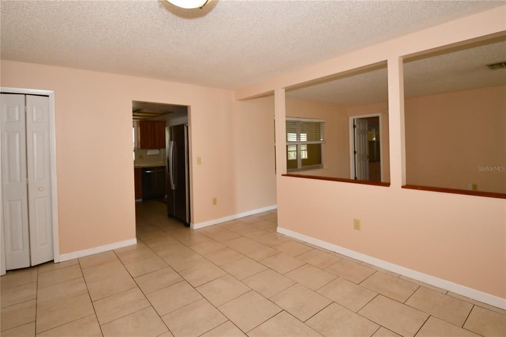 Active With Contract: $2,450 (3 beds, 2 baths, 1627 Square Feet)