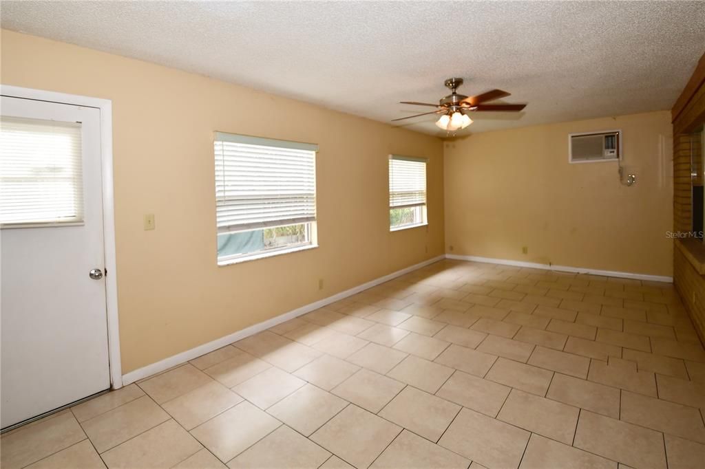 Active With Contract: $2,450 (3 beds, 2 baths, 1627 Square Feet)