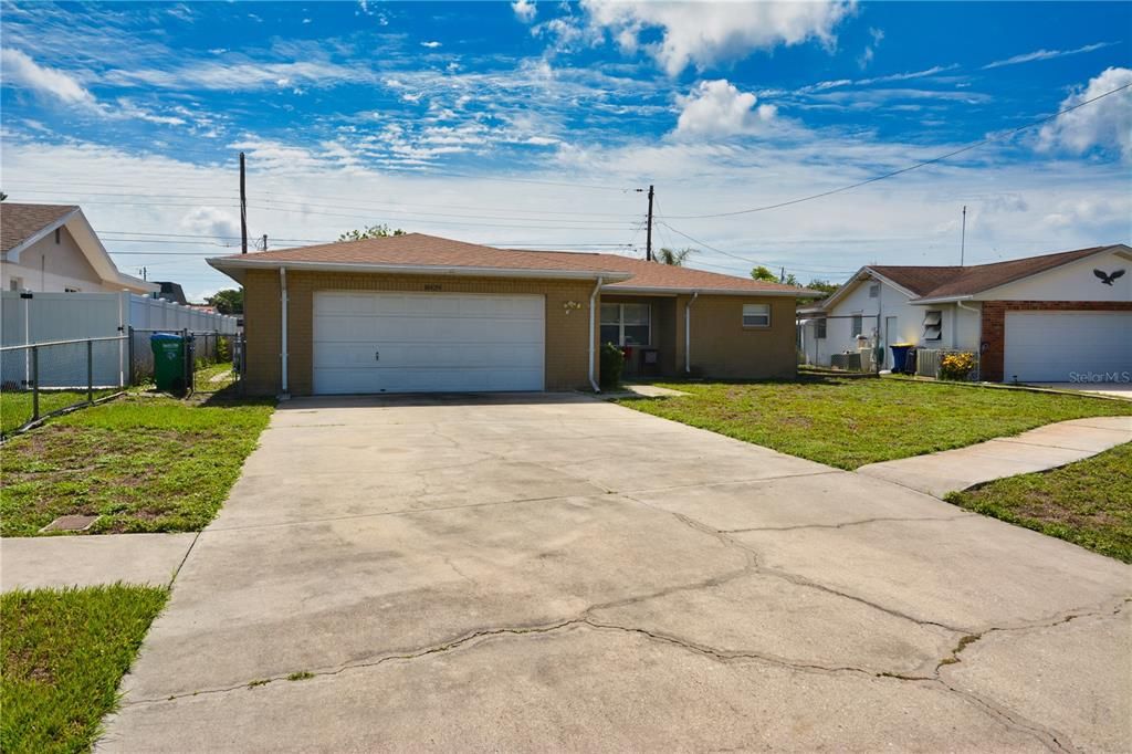 Active With Contract: $2,450 (3 beds, 2 baths, 1627 Square Feet)