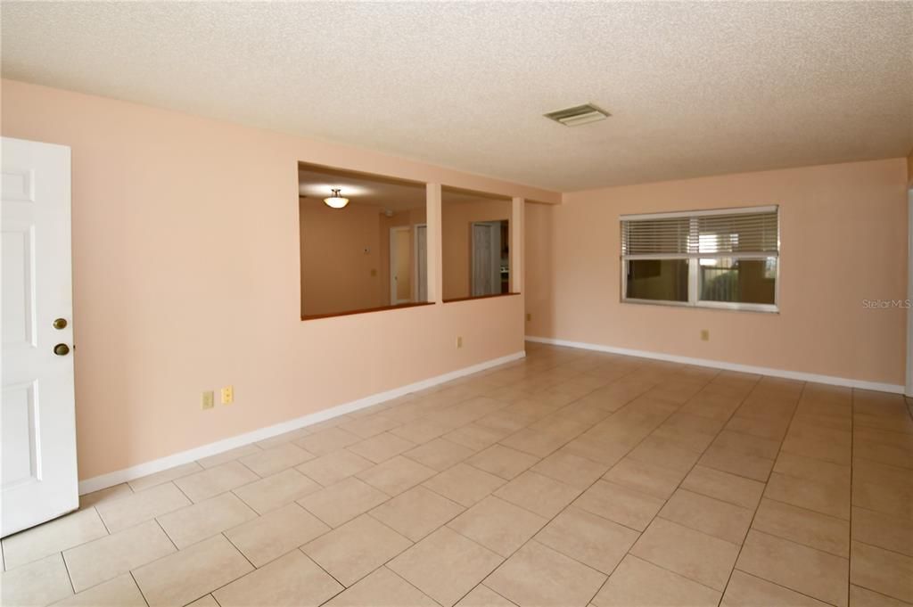 Active With Contract: $2,450 (3 beds, 2 baths, 1627 Square Feet)