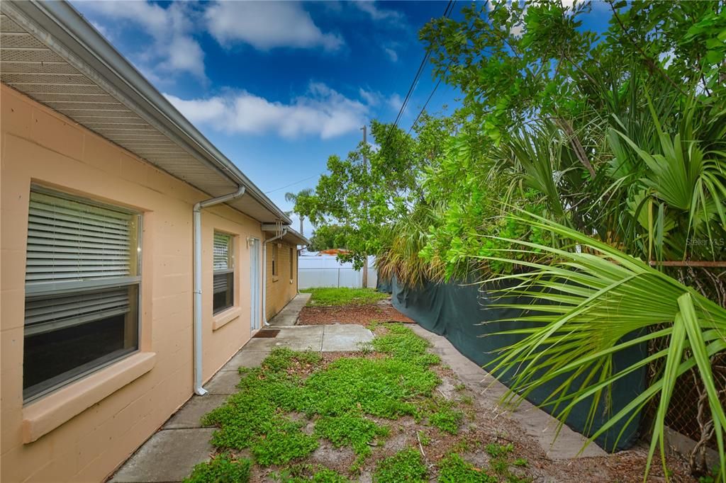 Active With Contract: $2,450 (3 beds, 2 baths, 1627 Square Feet)