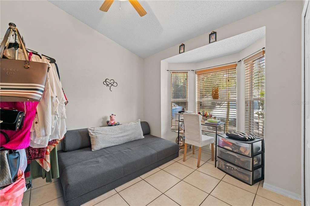 For Sale: $300,000 (3 beds, 2 baths, 1148 Square Feet)